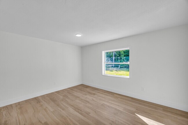 Building Photo - 2514 SE Alfonso Ave