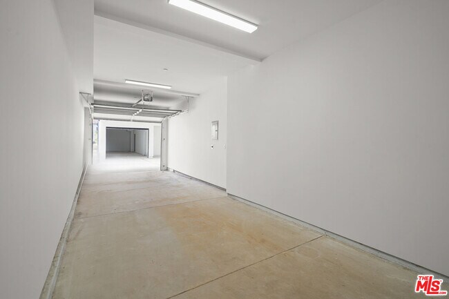 Building Photo - 4527 W 17th St