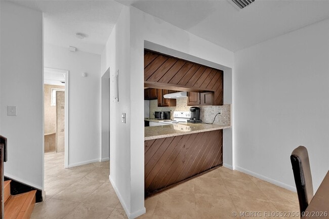 Building Photo - 4011 Coral Springs Dr