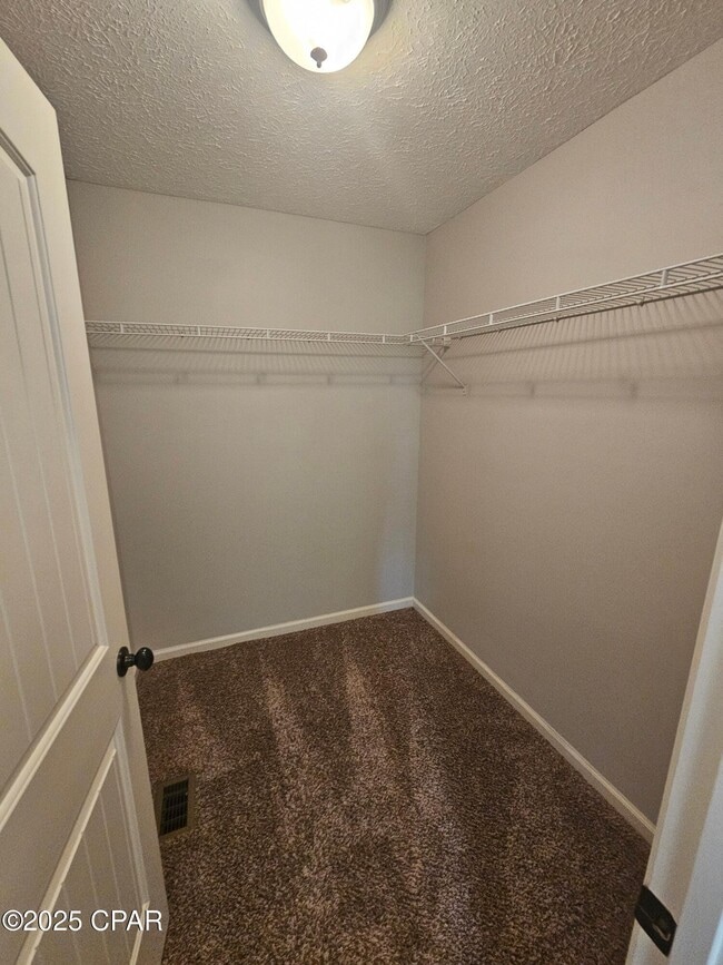 Building Photo - 7225 Quail Hollow Dr