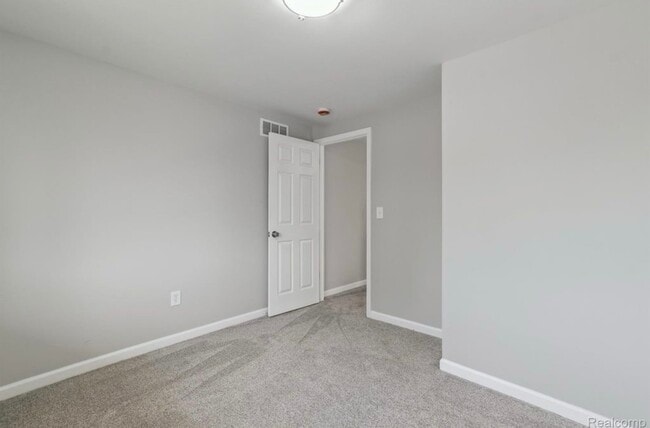 Building Photo - 6879 Brookshire Dr
