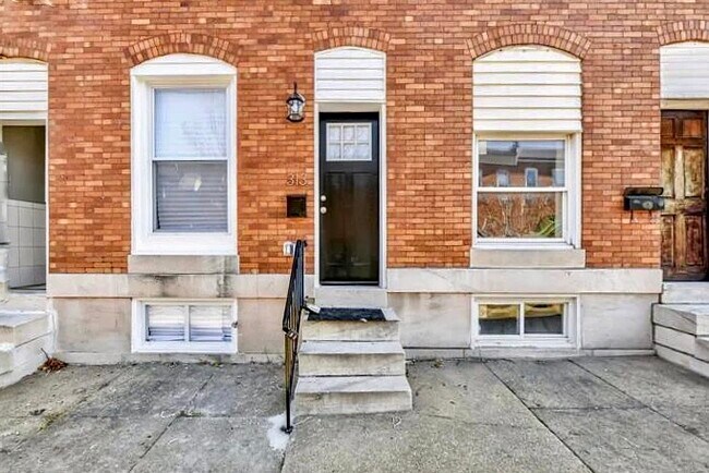 Building Photo - 313 S Newkirk St