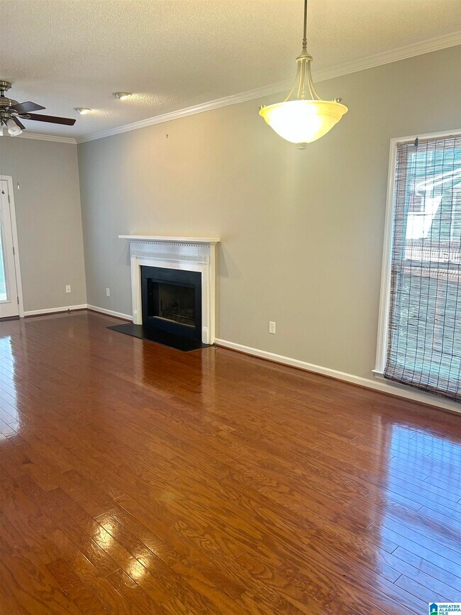 Building Photo - 2212 Ascot Ln