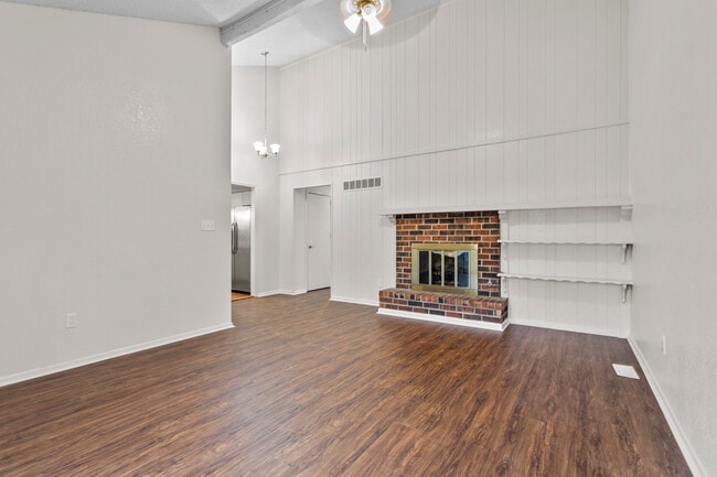 Building Photo - 529 NW Valleybrook Rd