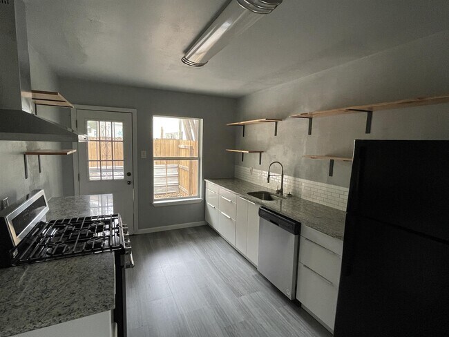 Building Photo - 258 Cresham Dr