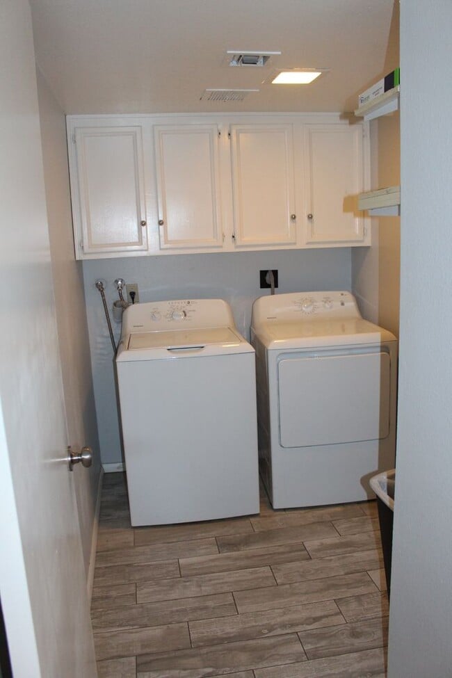 Building Photo - Scottsdale Condo