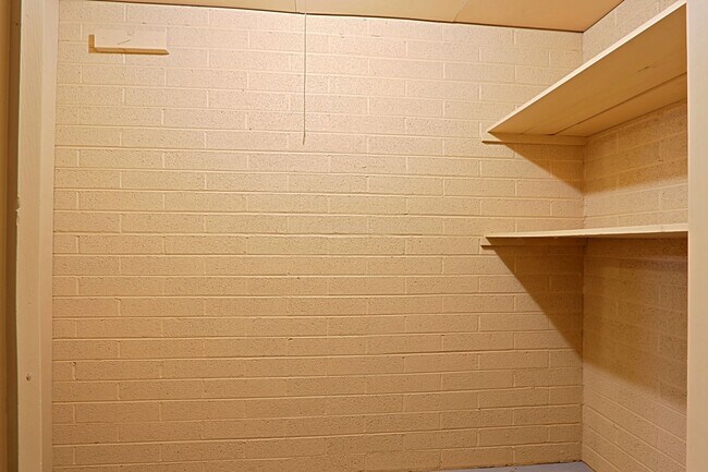 Building Photo - 6203 N 12th Pl