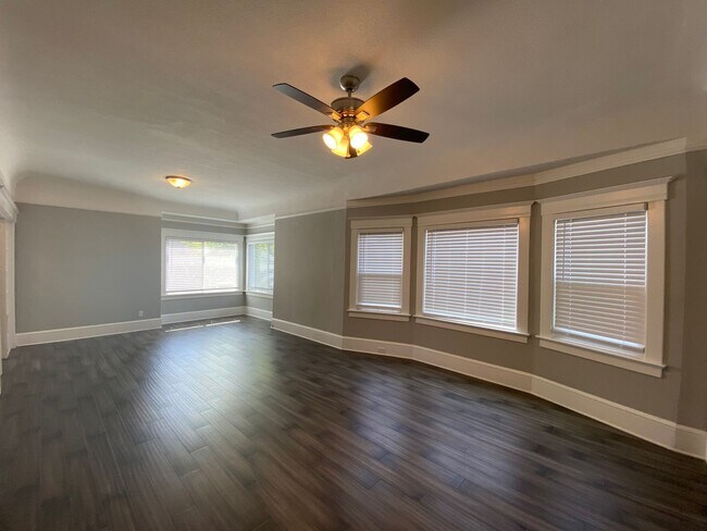 Building Photo - Gorgeous 2BR/1BA Home in Temescal, Great N Oakland Location