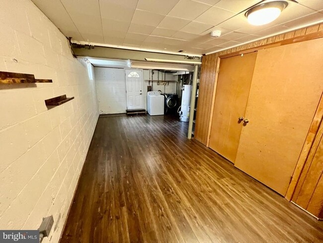 Building Photo - 218 Oak Ave