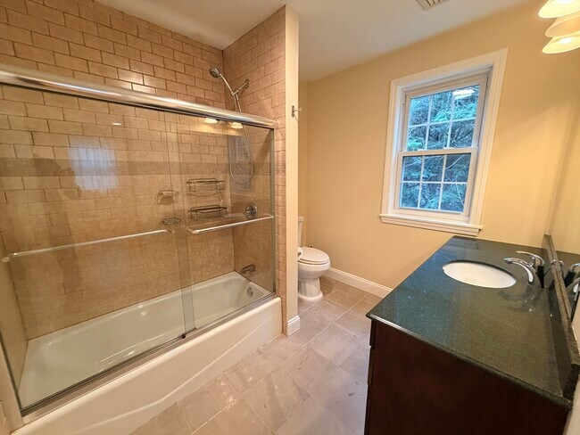 Building Photo - 112 E Quinobequin Rd