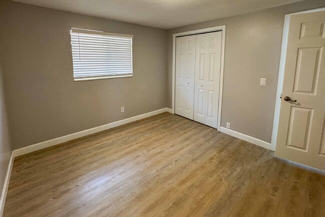 Building Photo - Beautifully Updated Rental in the Heart of Lynn Haven