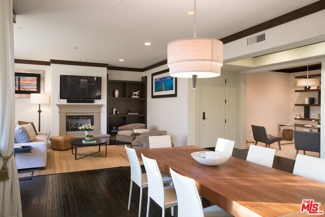 Building Photo - 6241 Crescent Park W