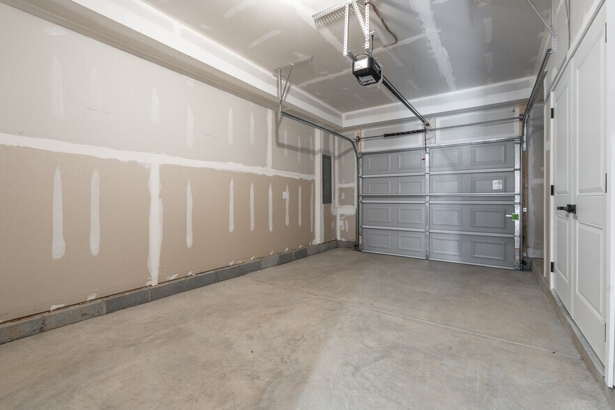 Building Photo - 12833 Red Clover Wy