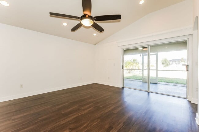 Building Photo - 6935 Runner Oak Dr