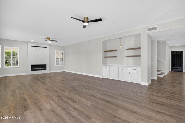Building Photo - 10587 E Sheena Dr