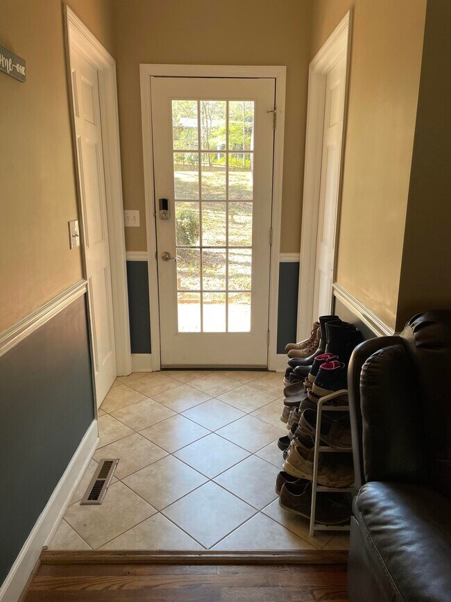 Building Photo - 1395 Woodbine Rd