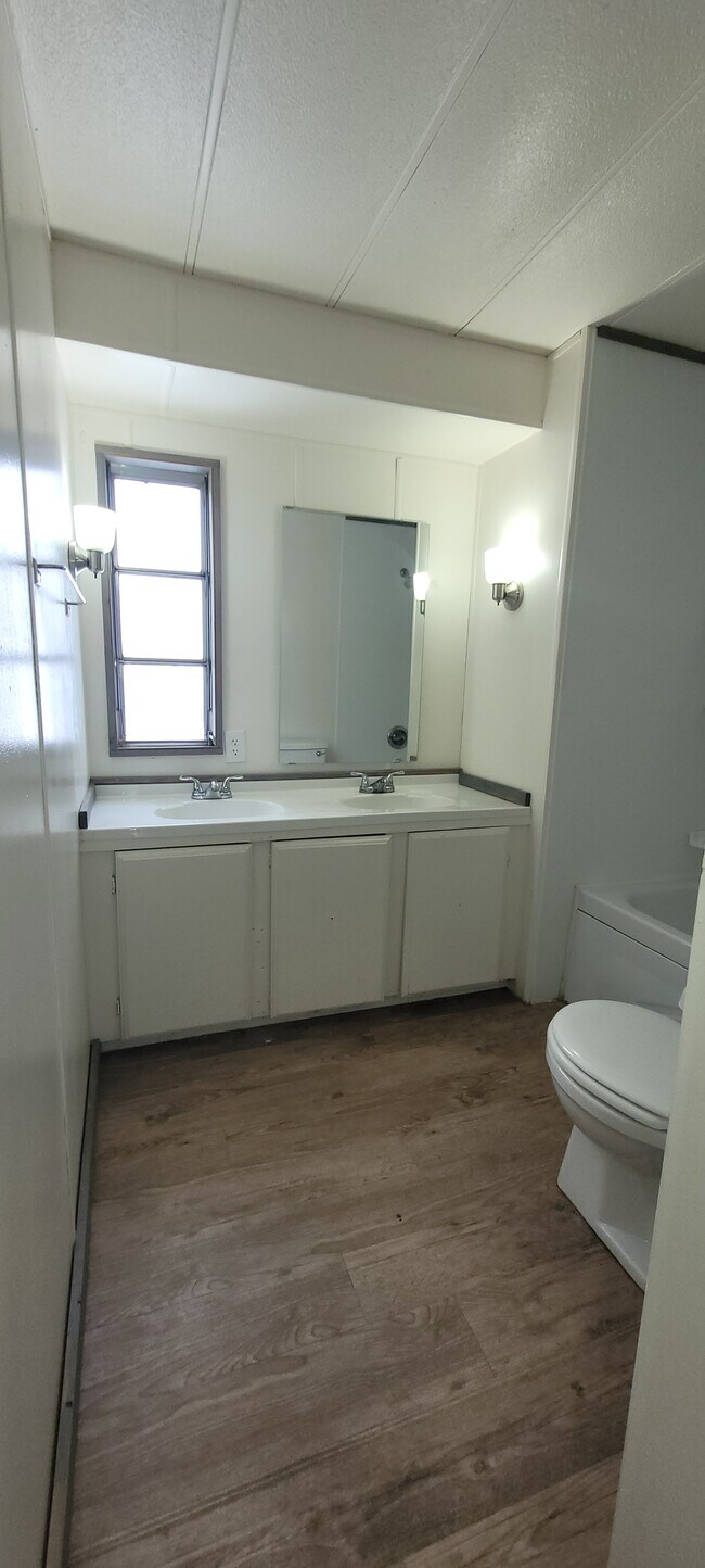 Building Photo - Mountain View Estates