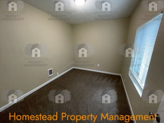 Building Photo - 219-219 1/2 S Monmouth Ave