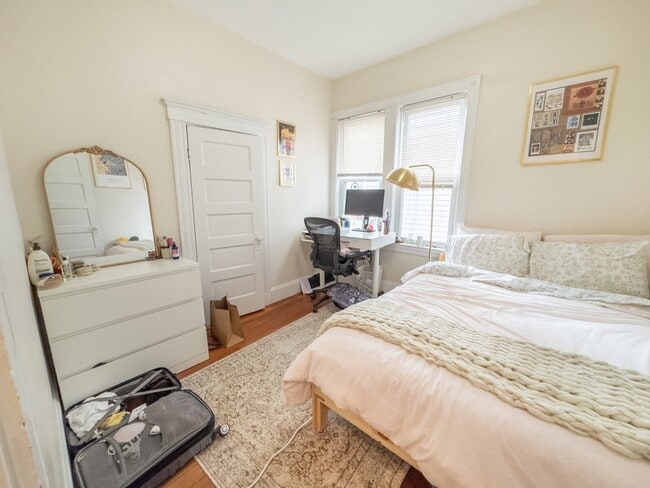 Building Photo - 70 Line St