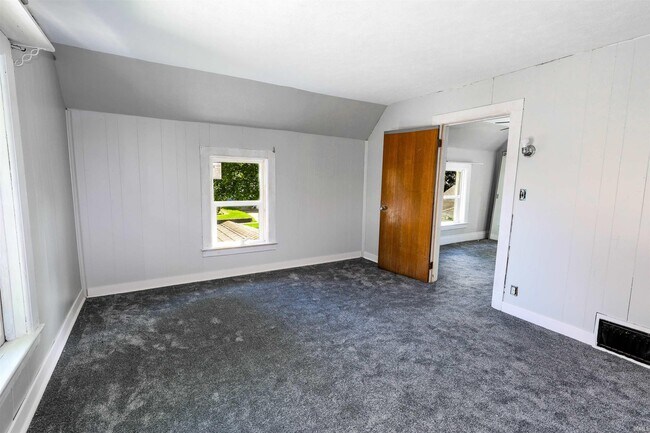 Building Photo - 921 S 34th St
