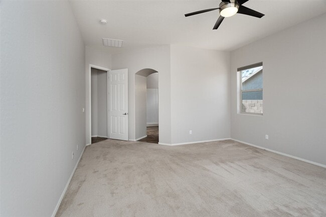Building Photo - 4077 N Aberdeen Ave
