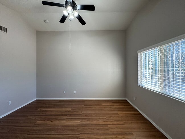 Building Photo - Great 4Bdm 2Ba Home, in a well desired loc...