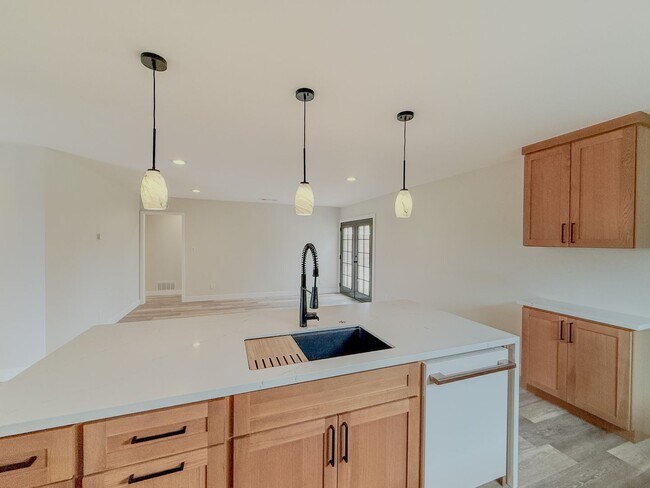 Building Photo - Modern 3-Bedroom Home with Private Yard in...