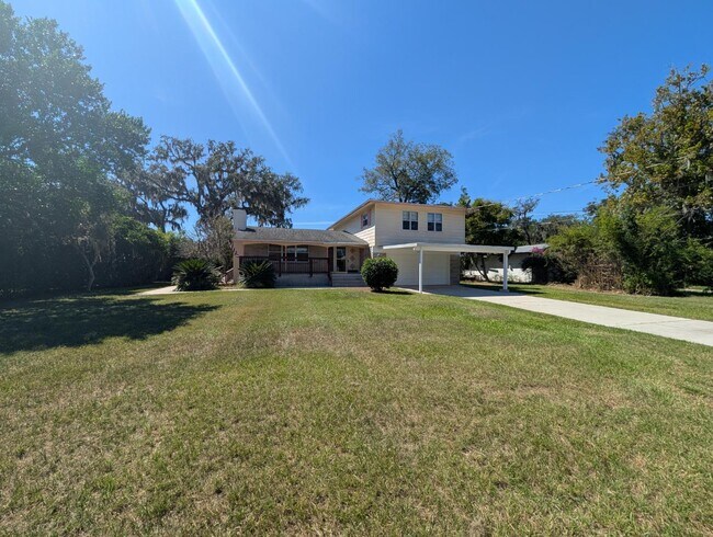 Building Photo - 2834 Woodland Dr