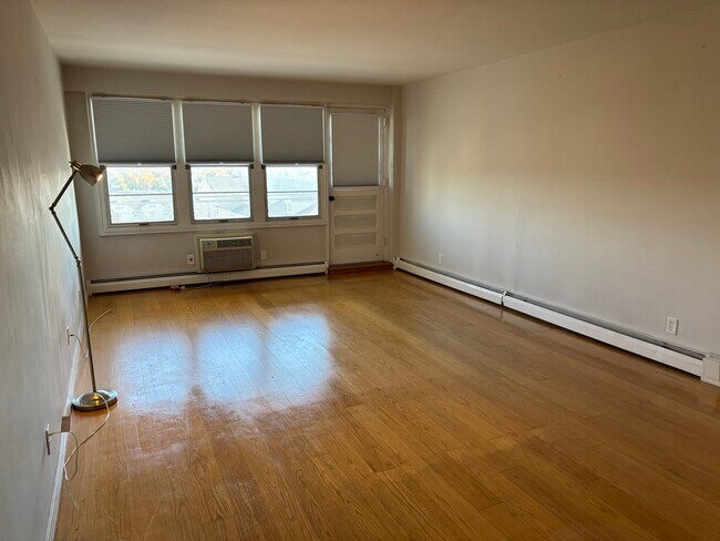 Building Photo - 30 Glenbrook Rd