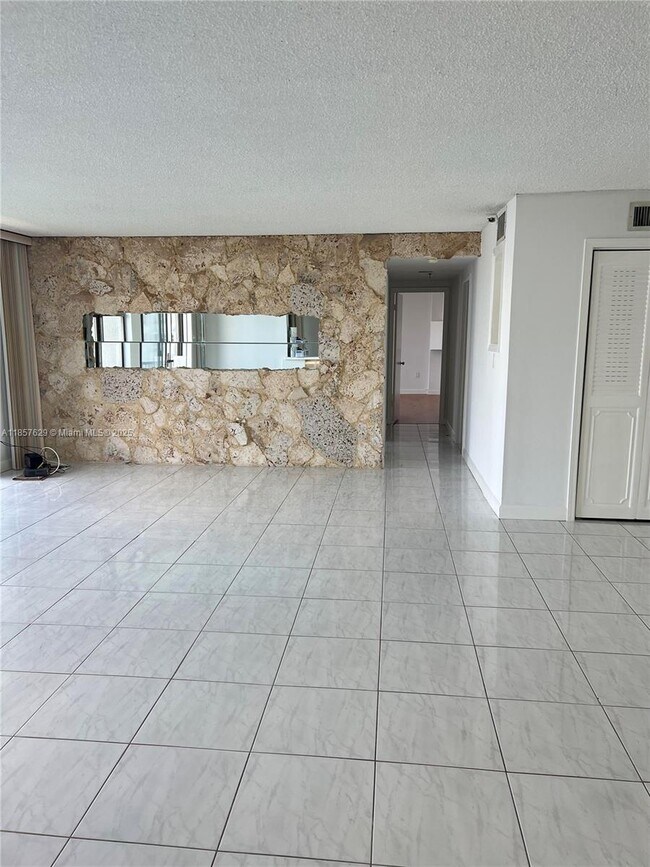 Building Photo - 17500 N Bay Rd