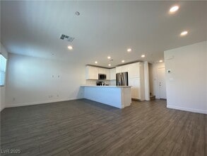 Building Photo - 6148 Foxes Dl St