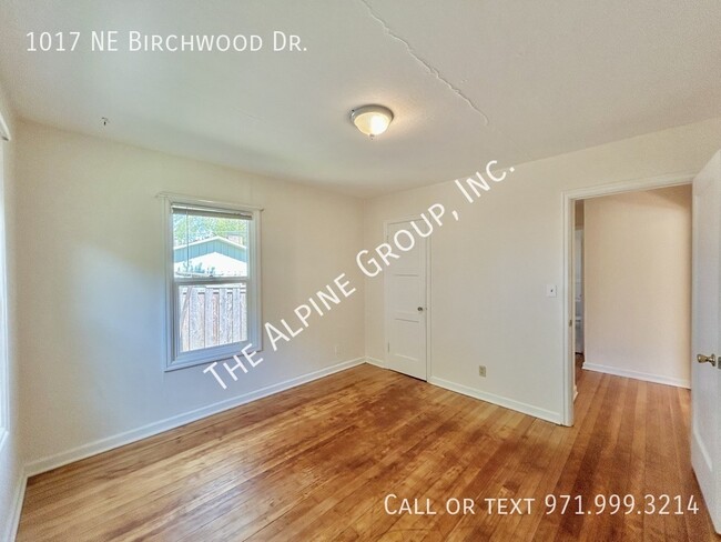 Building Photo - 1017 NE Birchwood Dr