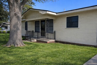 Building Photo - 149 Sylvia St