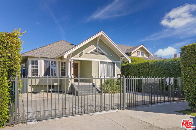 Building Photo - 2041 W 31st St