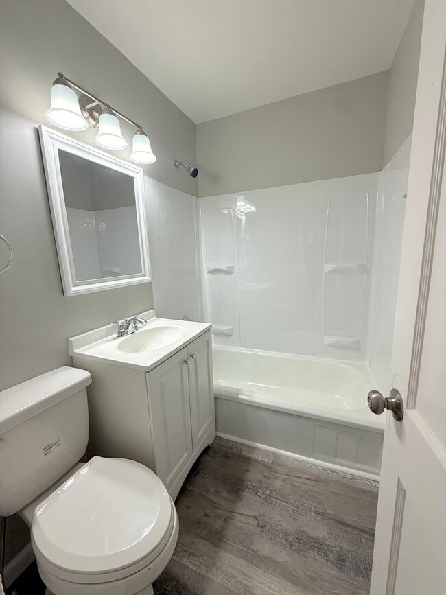 Building Photo - Cute Two Bedroom Home