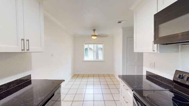 Building Photo - 18185 Happy Ln