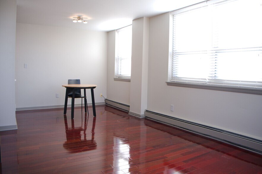 Building Photo - 1707 N Prospect Ave