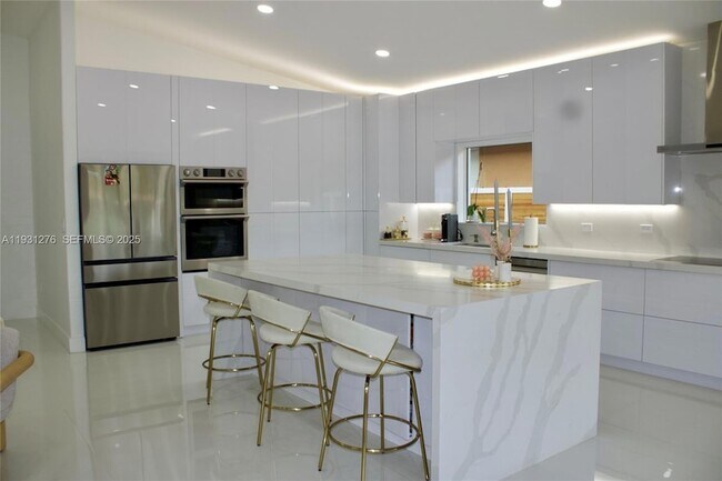 Building Photo - 16056 SW 66th Terrace