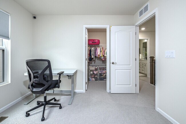 Building Photo - 737 Haywood Dr