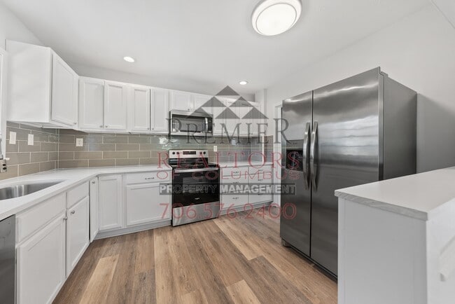 Building Photo - 386 Victory Dr