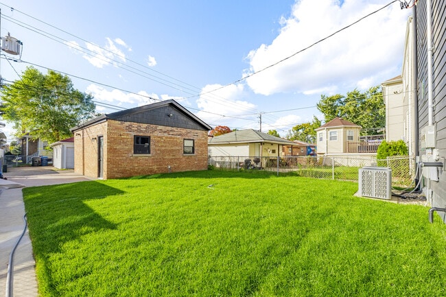 Building Photo - 2920 N 73rd Ct