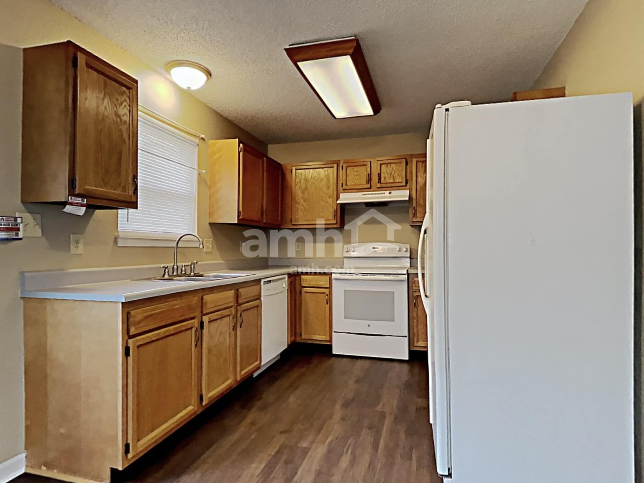 Building Photo - 4016 Fairoaks Dr