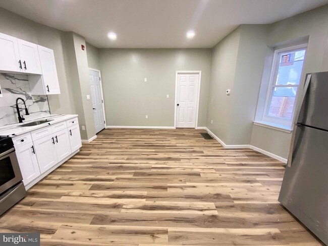 Building Photo - 1426 W Rockland St