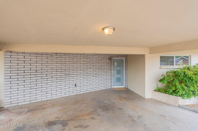 Building Photo - 1320 E Orchid Ln
