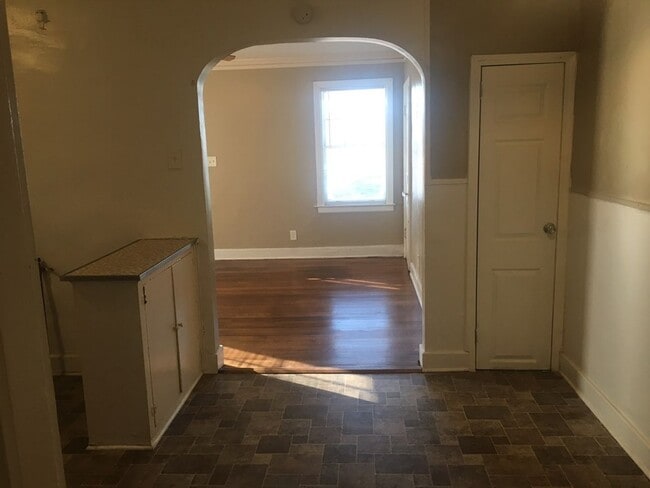 Building Photo - 406/408 N Bellevue Blvd