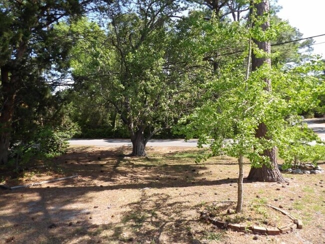 Building Photo - 917 9th Ave S