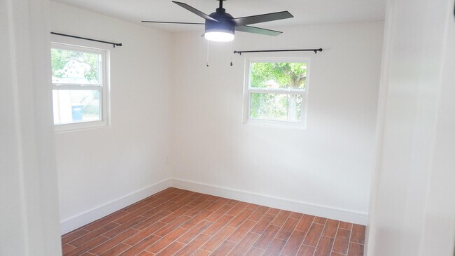 Building Photo - 1414 Ave I