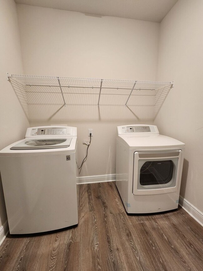 Building Photo - Antietam Lakeside Retreat: 4/2 Home in a Fun-Filled, Pool Neighborhood