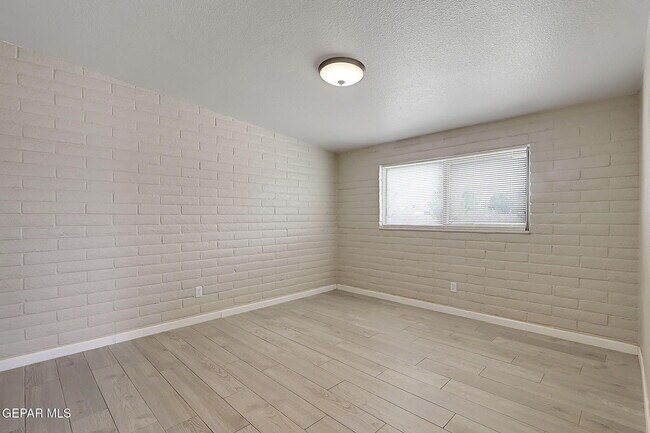 Building Photo - 3013 Beachcomber Dr