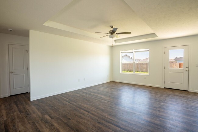 Building Photo - Brand new 4 bedroom home - Bolivar, MO